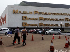 Golkar-Demokrat Tolak Anggapan Malas Ngantor