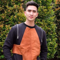 Menjadi anak dari artis Venna Melinda membantu Verrell Bramasta memulai karier di dunia hiburan. Namun pada akhirnya kesuksesannya diraihnya sendiri melalui sinetron dan film yang dibintanginya. Salah satu sinetronnya yang mampu mencuri perhatian penonton adalah 7 Manusia Harimau New Generation. Foto: Instagram