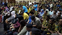 Para pendukung dan pengikutnya di AMPG memenuhi ruang sidang selama pembacaan putusan di Pengadilan Tipikor, Jakarta, Kamis (28/9/2017).