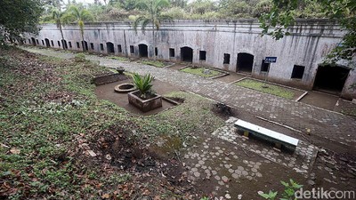 Miris! Benteng Pendem Cilacap Tidak Terawat