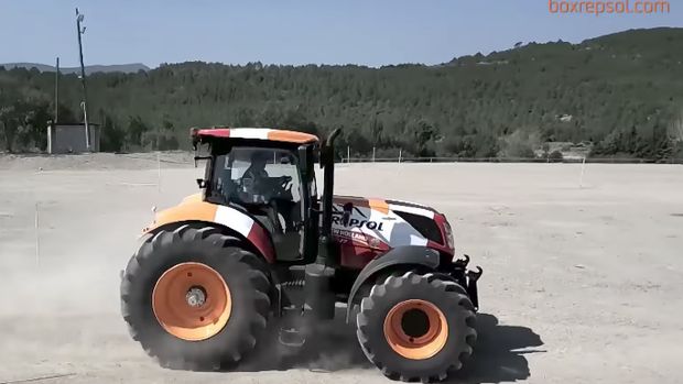 Ini dia traktor yang dipakai ngebut oleh Marquez dan Pedrosa