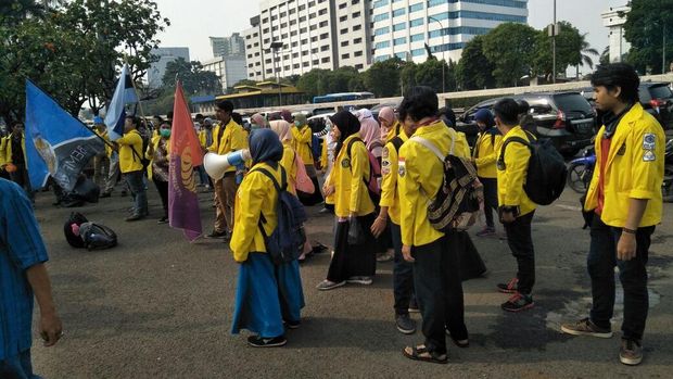 Tuntut Novanto Dicopot, Aliansi Mahasiswa UI Demo di Depan DPR