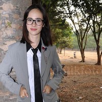 Mantan kekasih Joshua Suherman, Pamela Bowie juga masih cocok dan terlihat cantik saat mengenakan seragam sekolah meskipun telah berusia 24 tahun.Foto: Istimewa