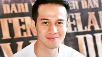 Selain itu ada Herjunot Ali, yang menurut netizen cocok memerankan karakter tersebut. Foto: Instagram