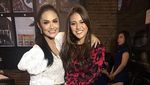 Bahagianya Krisdayanti saat Berpose dengan Aurel Hermansyah