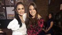 Bahkan Aurel memberikan emot cinta dan kecupan di foto yang diunggahnya di instagram. (Dok. Instagram/aurelie.hermansyah)