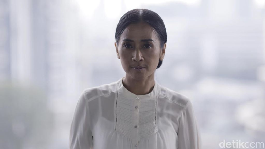 Perjanjian Gaib Ayu Laksmi, Ibu di Pengabdi Setan