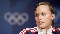 Amanda Beard membuat torehan luar biasa saat mematahkan dua rekor dunia renang dalam usia 14 tahun. Tampil di empat Olimpiade, atlet asal Amerika Serikat ini membawa pulang tujuh medali emas. (Robert Laberge/Getty Images)