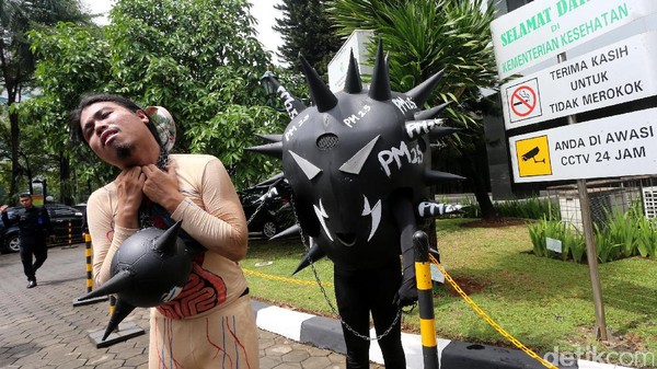 Aksi Spontan Greenpeace yang Bikin Kemenkes Kaget