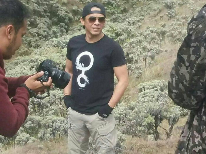 Ariel Noah Suka Naik Gunung?
