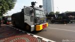 Polisi Bertameng dan Bersenjata Laras Panjang Siap Amankan Aksi 299