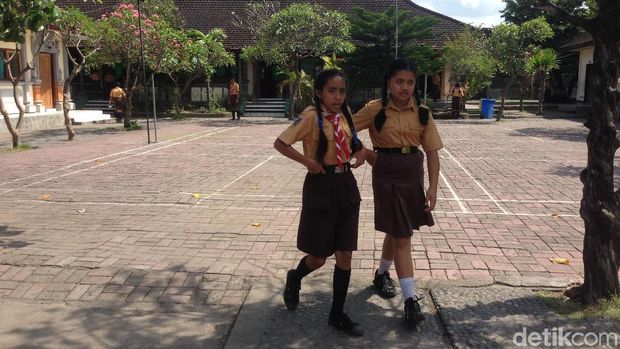 Ribuan pelajar pengungsi Gunung Agung sementara pindah sekolah