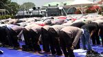 Khusyuknya Salat Jumat Polisi dan Peserta Aksi 299