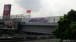 Foto: Massa Aksi 299 Datang, Spanduk Masyarakat Bosen Demo Diturunkan