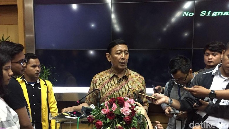 Wiranto: Jangan Sampai Isu PKI Digoreng Jadi Komoditas Politik Wiranto: Jangan Sampai Isu PKI Digoreng Jadi Komoditas Politik