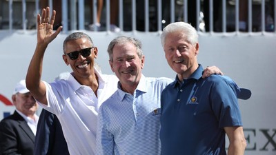 Kompaknya Para Mantan: Obama, Bush, Clinton Nonton Golf Bareng