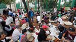 Massa Aksi 299 Padati Gedung DPR