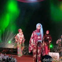 Ragam hias Batik Jakarta ini juga dikombinasikan dengan beberapa motif flora dan fauna khas Jakarta. Foto: Anggi Mayasari/Wolipop