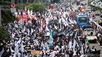 Aksi yang mereka gelar berdampak ke lalu lintas umum. Salah satunya jalur Busway yang tersendat dan juga dibuka untuk kendaraan umum lainnya, selain TransJ.