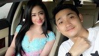 Hingga saat ini belum ada konfirmasi dari Dewi Persik maupun Aang Angga Wijaya soal pernikahan mereka itu. (Dok. Instagram/anggawijaya88)
