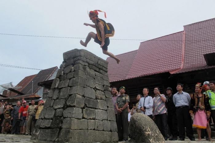 Nias Pamer Ragam Budaya Lewat Pesta Yaahowu