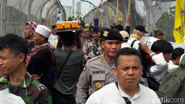 Imbauan disampaikan untuk mencegah rubuhnya JPO karena kelebihan beban