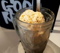 Greyhound Cafe: Ada Mie Kuah Tom Yum dan Thai Tea Granita yang Segar