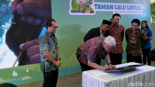 Toyota Beri Kado untuk Pemkot Bandung