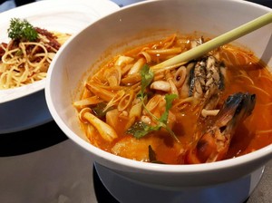 Greyhound Cafe: Di Sini Ada Mie Kuah Tom Yum dan Thai Tea Granita yang Segar