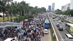 Massa Aksi 299 Terus Berdatangan, Jalan Gatsu Arah Slipi Tertutup