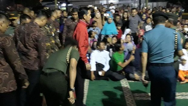 Jokowi menonton film Pengkhianatan G30S/PKI di Makorem Bogor.