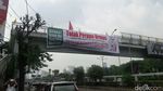 Foto: Massa Aksi 299 Datang, Spanduk Masyarakat Bosen Demo Diturunkan