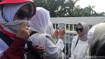 Jepret! Selfie-selfie di Tengah JPO yang Penuh Massa Aksi 299