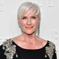 Maye Musk nenek 69 tahun yang telah dikaruniai tiga anak dan 10 cucu itu masih cantik dan stylish di usianya yang menjelang kepala tujuh. Mantan model itu pun didaulat menjadi brand ambassador kosmetik CoverGirl di usianya yang sudah tak muda lagi.  Foto: Getty Images