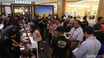 Banyak yang mengaku jatuh cinta pada S-Pen di Galaxy Note dan memutuskan untuk berganti dari seri Note sebelumnya karena S-Pen Note 8 yang lebih canggih. Foto: Ari Saputra/detikINET