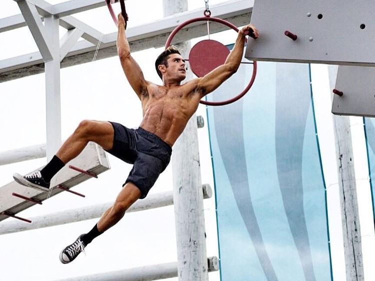 Foto: Zac Efron, Aktor Ganteng Bertubuh Kekar Penyuka Olahraga