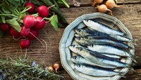 Selain ikan herring dan salmon, sardin juga menyimpan kandungan vitamin D yang lumayan. Dari 100 gram sajian ikan sardin terdapat 680 IU. (Foto: ilustrasi/thinkstock)