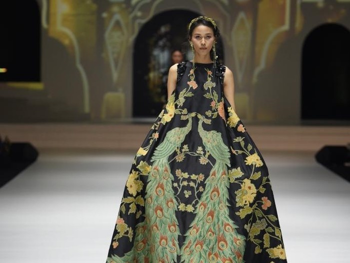 Bangga 10 Desainer Indonesia Ini Sukses Pamerkan Batik Ke