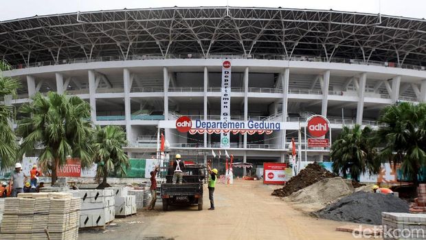 Stadion Utama Gelora Bung Karno (SUGBK) dilihat dari luar. 