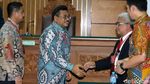 Senyum Pengacara Novanto Salami KPK yang Kalah Praperadilan