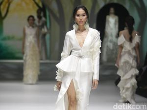 Foto: 20 Koleksi Busana Batik Kudus Terbaru Denny Wirawan