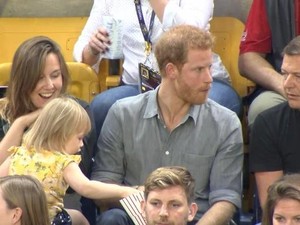Viral, Video Seorang Balita Curi Popcorn Pangeran Harry