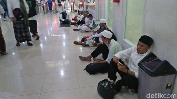 Usai Aksi, Massa 299 Penuhi Stasiun Palmerah