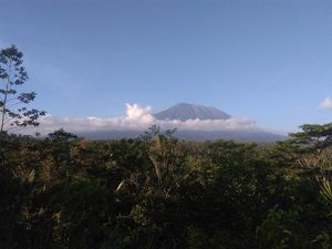 PVMBG: Gunung Agung Kritis Jika Gempa Dangkal Terus Meningkat