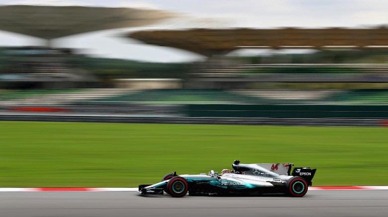 Hamilton Kuasai Latihan Bebas Pertama Hamilton Kuasai Latihan Bebas Pertama