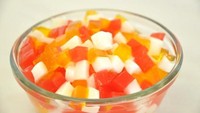 Minuman makin berwarna-warni dengan pemakaian topping. Seperti rainbow jelly yang kaya warna untuk isian minuman dingin. Foto: Istimewa