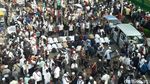 Salat Asar di Tengah Padatnya Massa Aksi 299