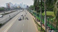 Anda yang akan melintas di depan Gedung DPR/MPR siang nanti disarankan mencari jalur lain. Foto: Marlinda Oe