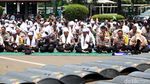 Khusyuknya Salat Jumat Polisi dan Peserta Aksi 299
