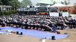 Khusyuknya Salat Jumat Polisi dan Peserta Aksi 299